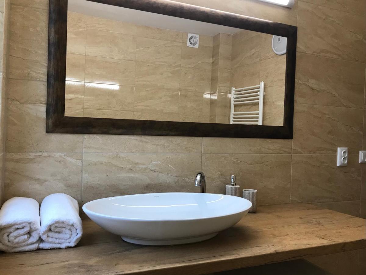 Apartmanovy Dom Visnove Exteriör bild