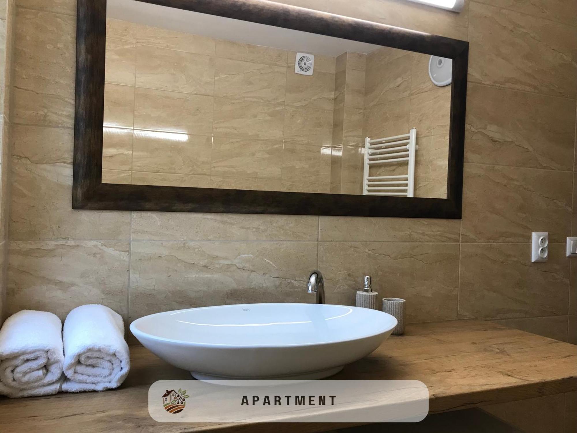 Apartmanovy Dom Visnove Exteriör bild