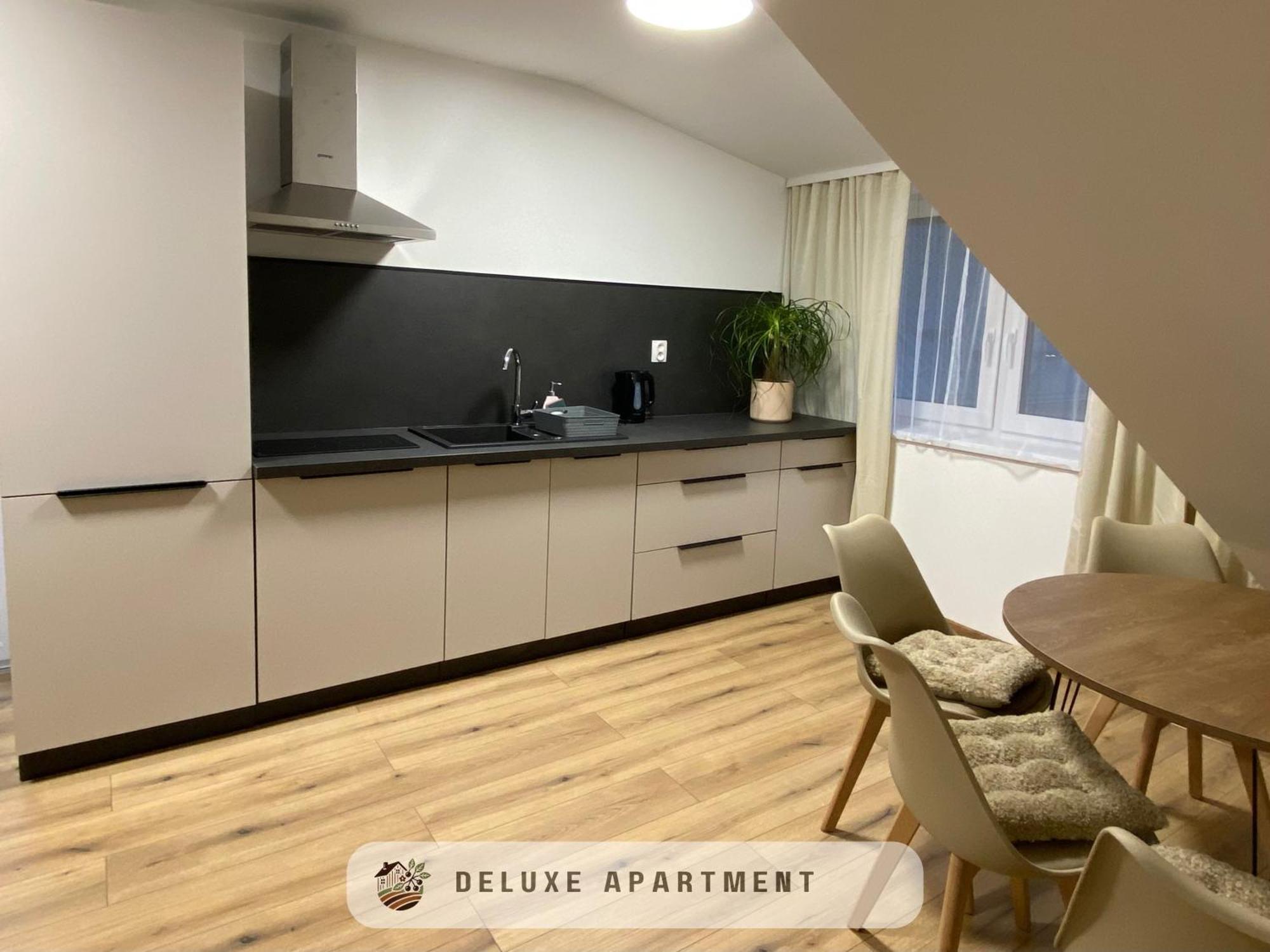 Apartmanovy Dom Visnove Exteriör bild