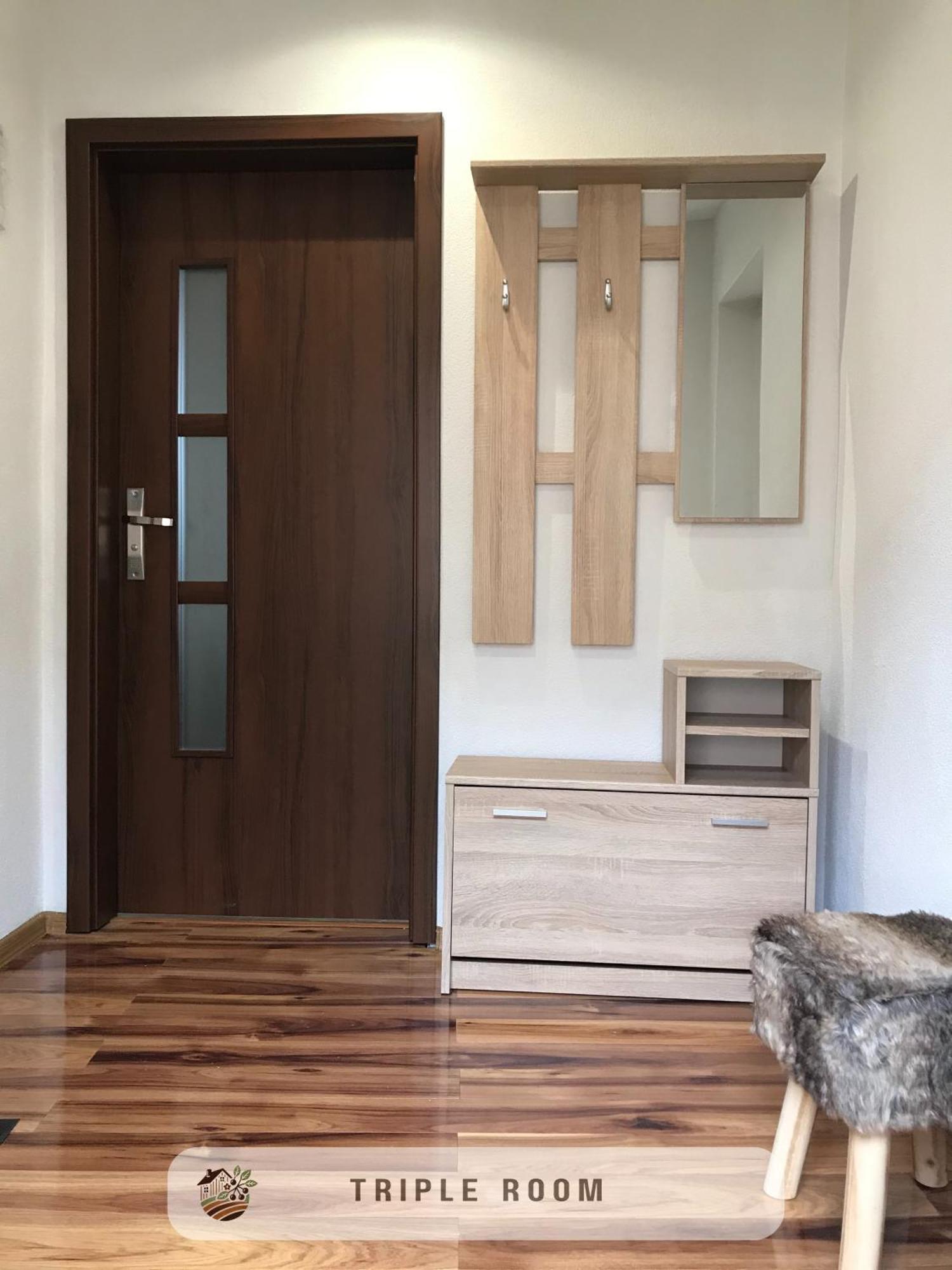 Apartmanovy Dom Visnove Exteriör bild