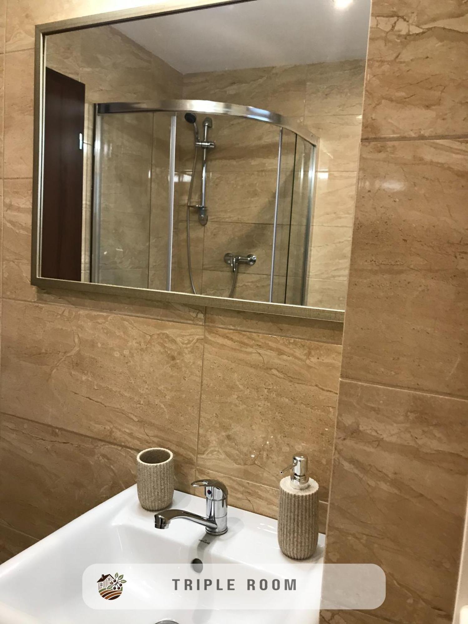 Apartmanovy Dom Visnove Exteriör bild