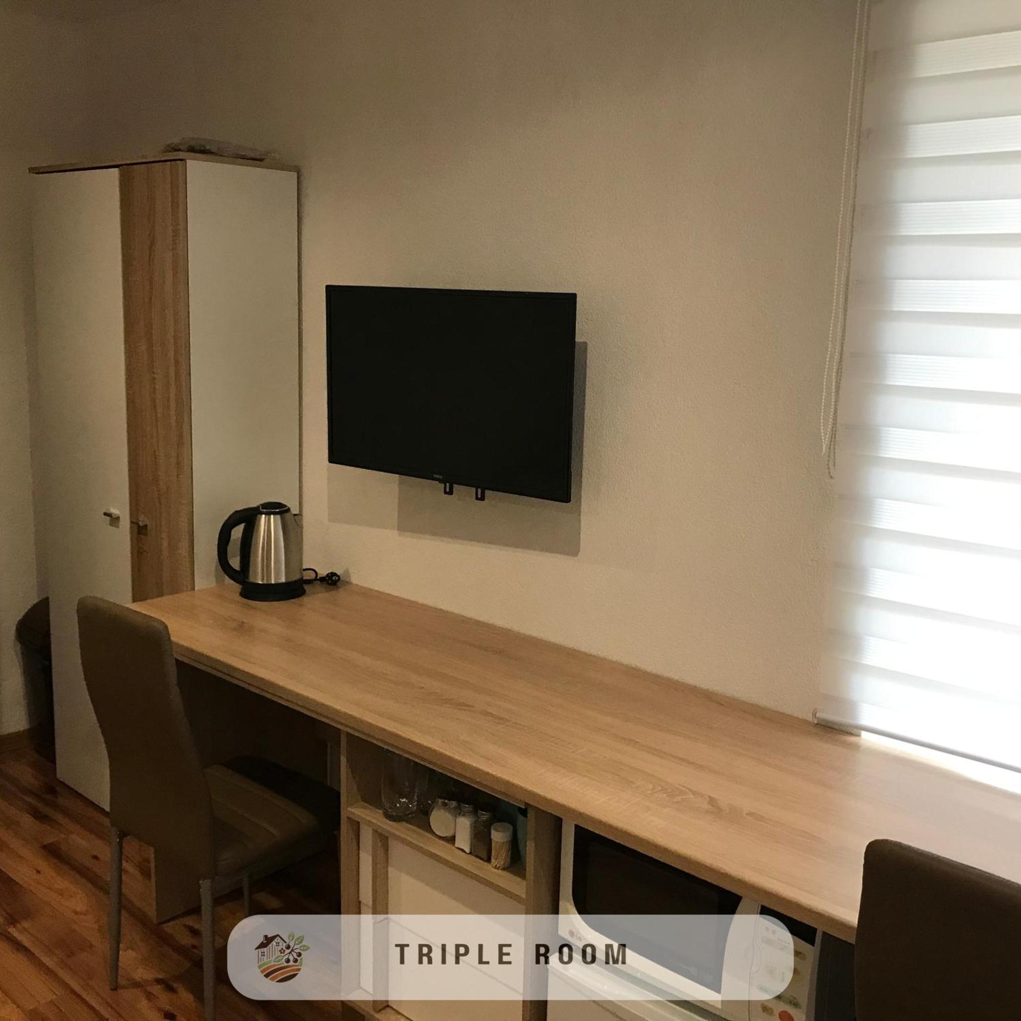 Apartmanovy Dom Visnove Exteriör bild