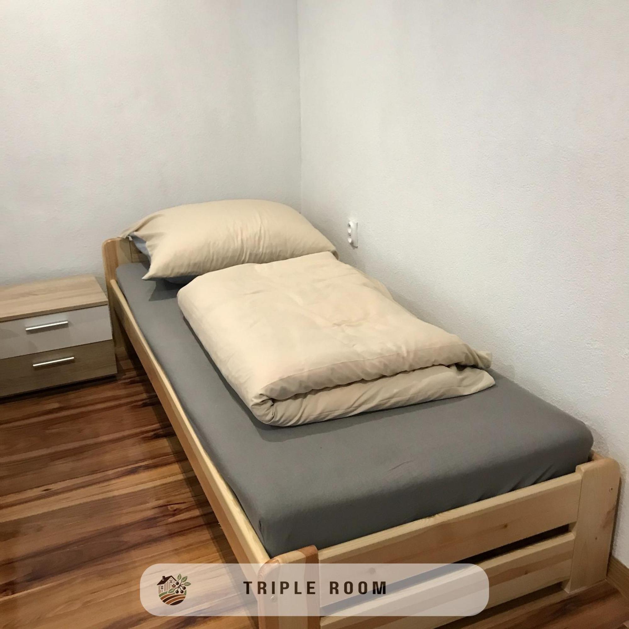Apartmanovy Dom Visnove Exteriör bild