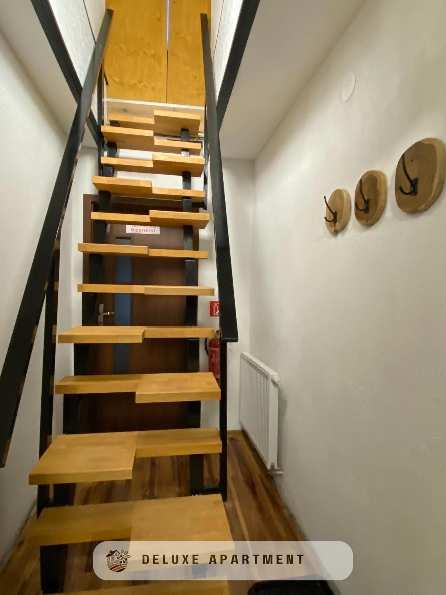 Apartmanovy Dom Visnove Exteriör bild